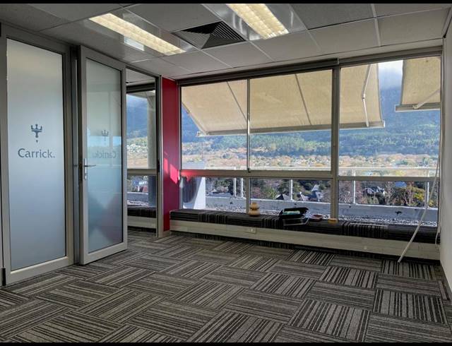 BUSINESS PROPERTY TO RENT IN CLAREMONT